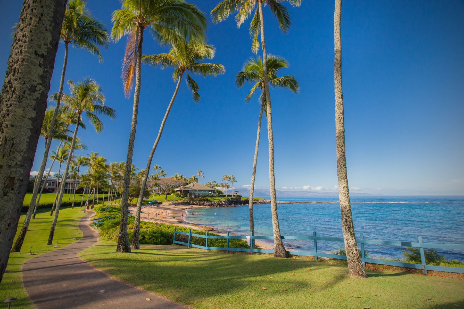 Maui Luxury Vacation Villas and Condo Rentals in Kapalua Resort, Hawaii